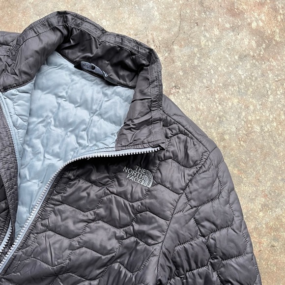 The North Face Boys Thermoball Full Zip Quilted Puffer Jacket Grey L NF0A3CPZ - Picture 2 of 10